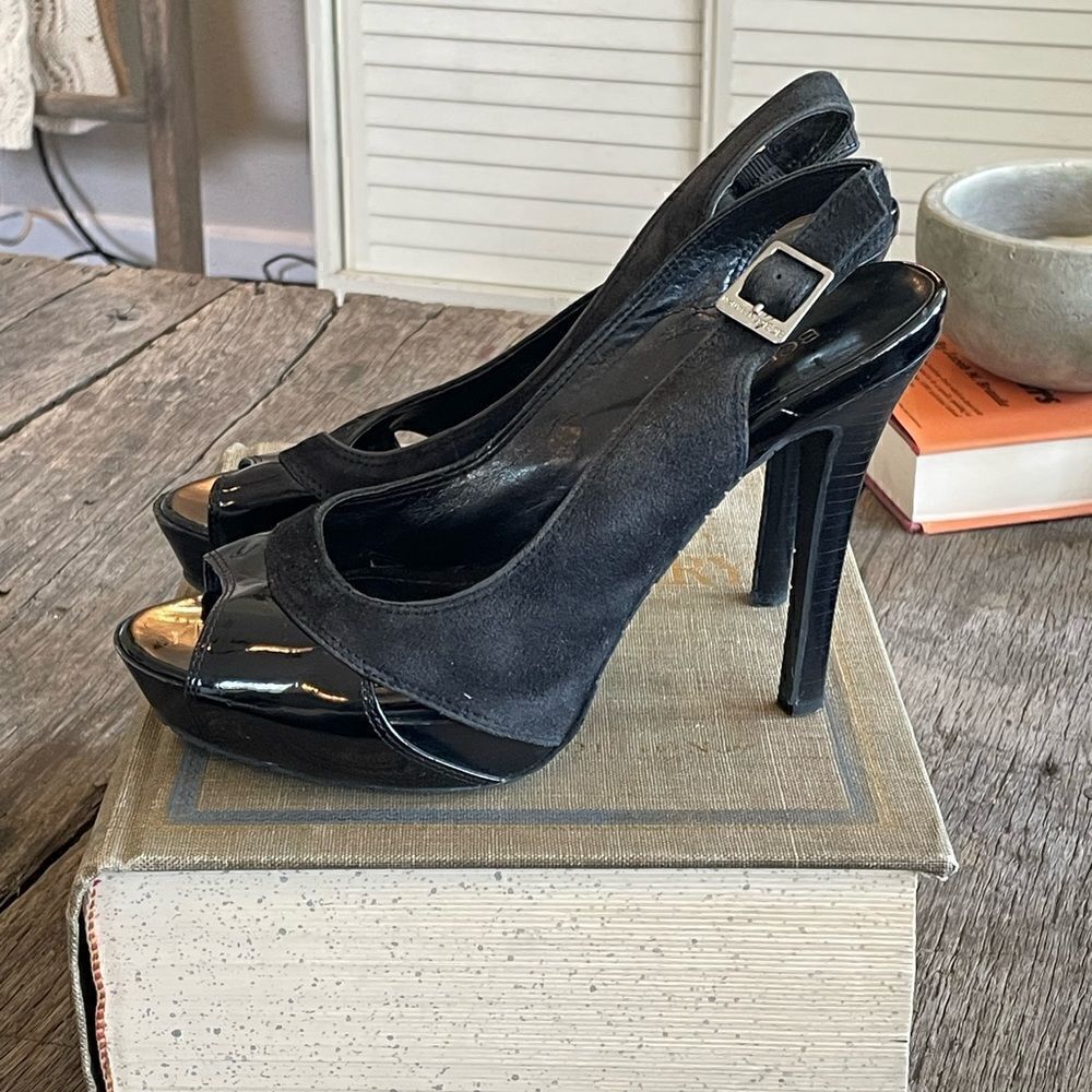 Pre-Owed BCBGEneration Womens Black Open Toe Slingback Upper Leather Heels Sz 8
